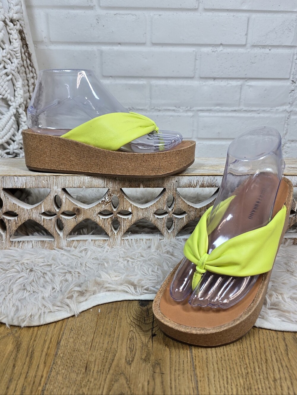 Lucky Brand Neon Yellow Platform Thong Sandals Size 6 - Picture 1 of 9